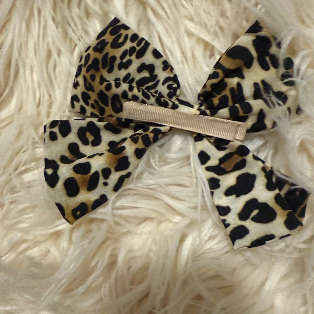 Lot of 3 hair clips